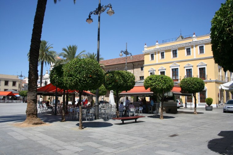 plaza-(1500x1000)-(1500x100