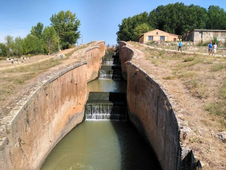 42276248_10155453405031364_2476982724221468672_n